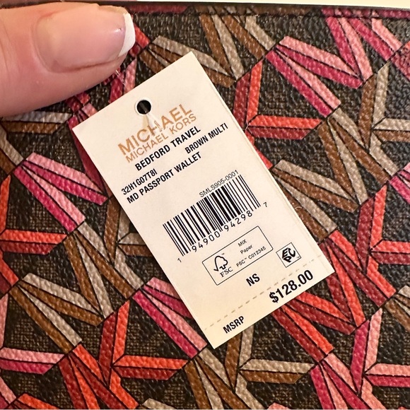 MICHAEL Michael Kors Logo Bedford Medium Travel Passport Wallet NEW - Picture 8 of 12